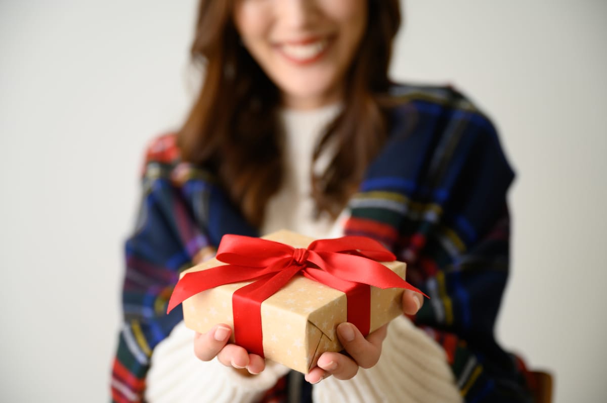 女性に贈る誕生日プレゼントのトレンドは体験ギフト！おすすめギフトから失敗しないコツまで解説