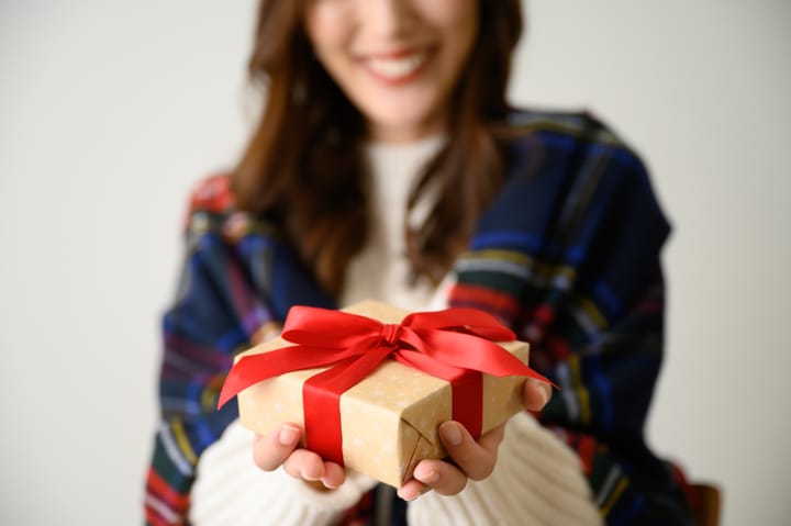 女性に贈る誕生日プレゼントのトレンドは体験ギフト！おすすめギフトから失敗しないコツまで解説